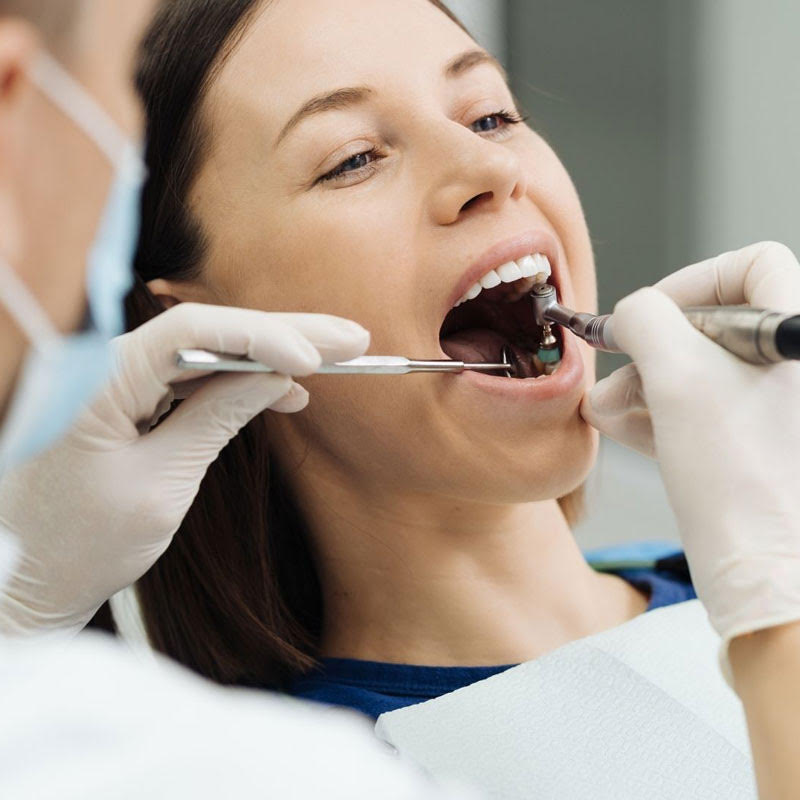 Unsichtbare Zahnspange Invisalign